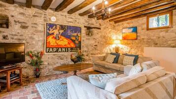 TV, fireplace, table football, stereo