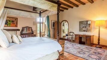 7 chambres, fer et planche à repasser, Wi-Fi, draps fournis