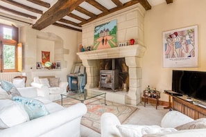 TV, fireplace, foosball, stereo