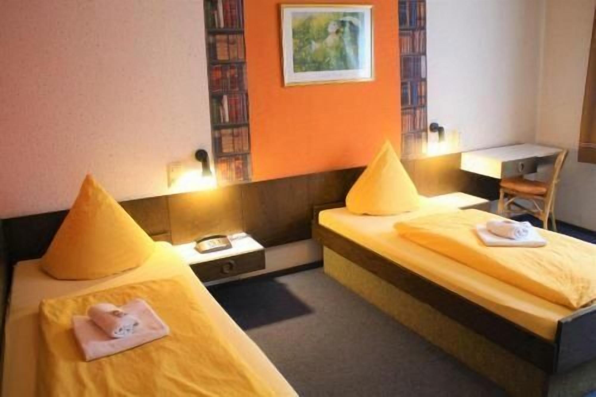 Luxe beddengoed, een bureau, gratis wifi