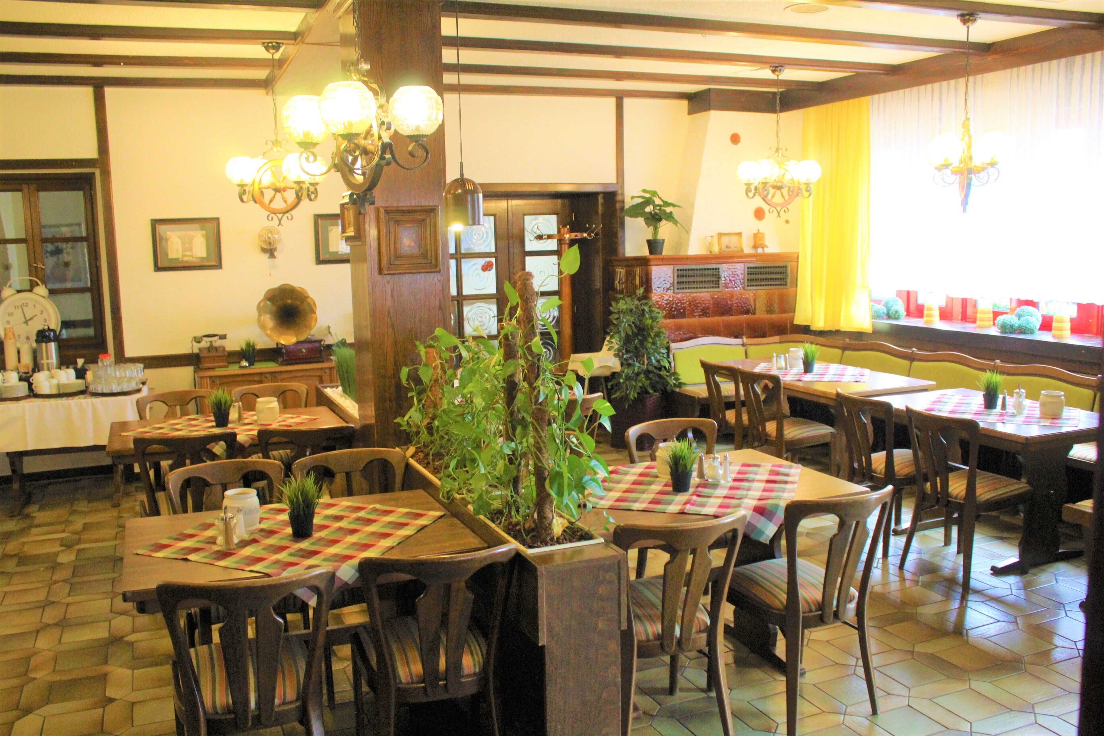 Buffet breakfast on weekends (EUR 11.90 per person)
