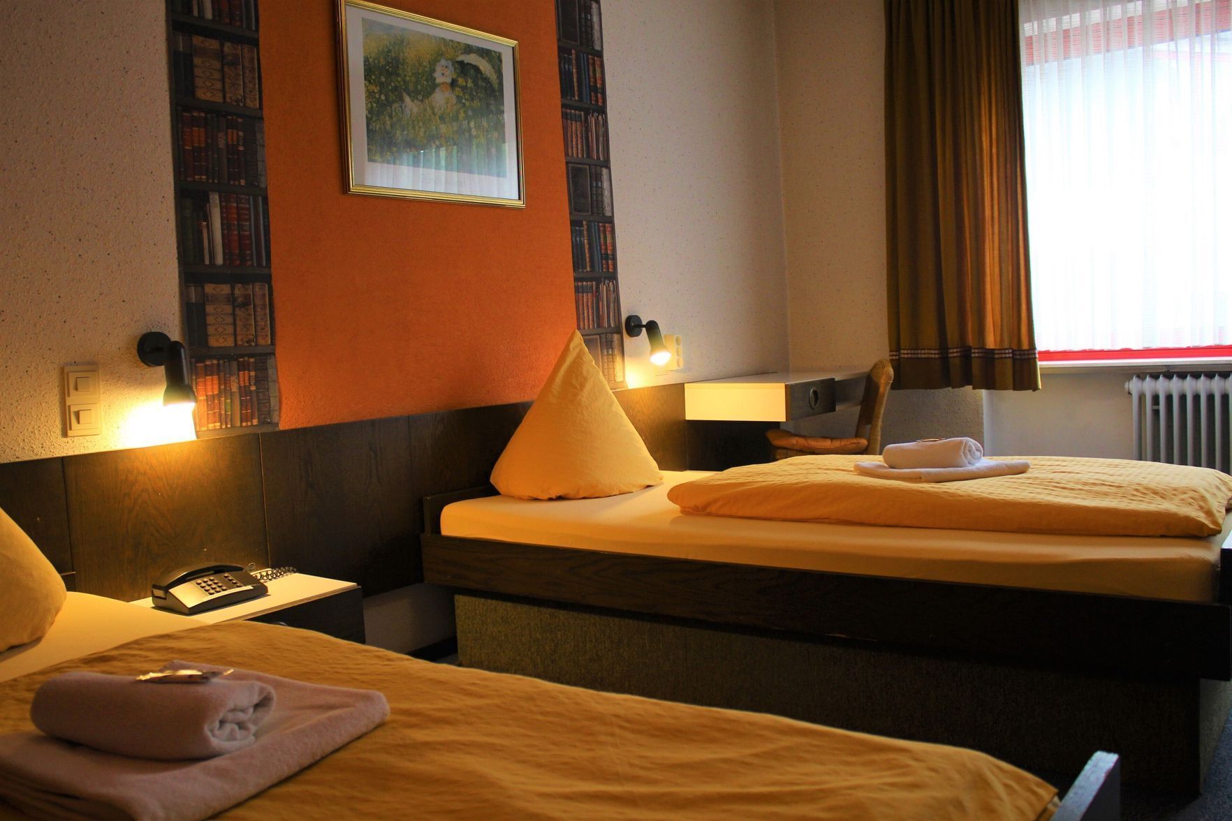 Ropa de cama de alta calidad, escritorio y wifi gratis 