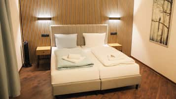 Quarto casal executivo | Roupas de cama premium, escrivaninha, Wi-Fi de cortesia