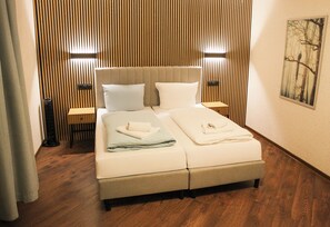 Ropa de cama de alta calidad, escritorio y wifi gratis 