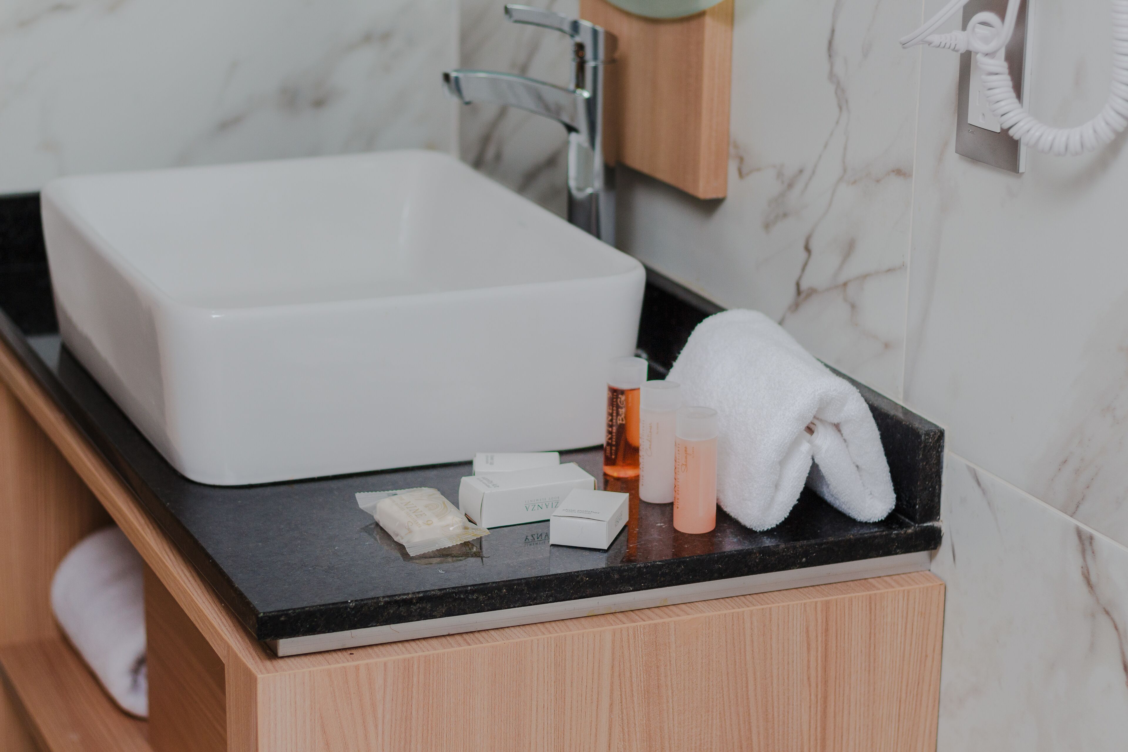 shower, rainfall showerhead, free toiletries, hair dryer