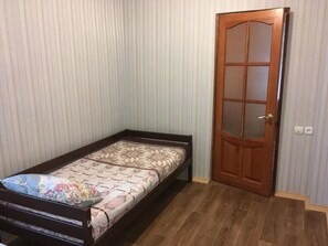 2 bedrooms, iron/ironing board, WiFi