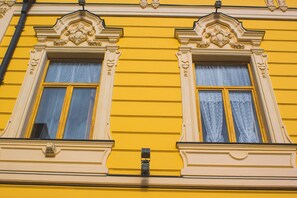 تفاصيل الفندق من الخارج