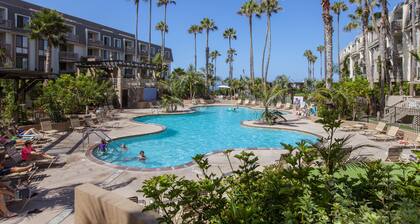 3 Bedroom! - Complex is on the Beach with Huge Pools & Hot Tubs! Family's Love it Here!