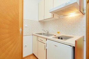 Fridge, stovetop, toaster, cookware/dishes/utensils