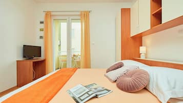 1 bedroom, bed sheets