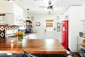 Fridge, microwave, oven, stovetop - Eastside Lodge, Austin (Austin)