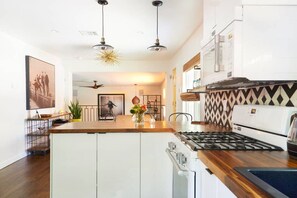 Fridge, microwave, oven, stovetop - Eastside Lodge, Austin (Austin)