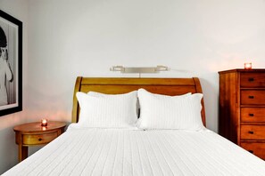 1 Schlafzimmer, Schreibtisch, Bügeleisen/Bügelbrett, Reisekinderbett