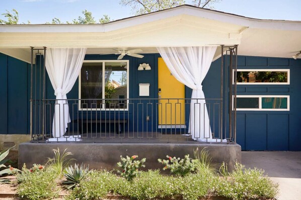 Exterior detail - Eastside Lodge, Austin (Austin)