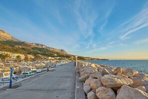 Unclassified image, 5 of 34, button