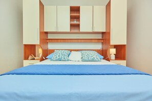 3 bedrooms, bed sheets - Apartments Zelic Tucepi Blue Apartment (Tucepi)