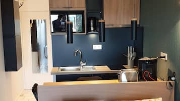 1 chambre, fer et planche Ă repasser, Wi-Fi gratuit, draps fournis