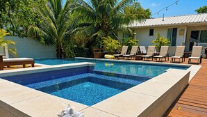 Outdoor pool, a heated pool - Anantasun | Signature Pool View King Suite (Roatán)