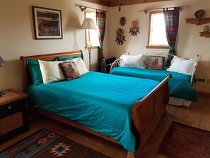 Individually decorated, individually furnished, free WiFi, bed sheets - Starry Nights Ranch Bed & Breakfast (Mancos)