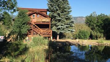 Cowboy Cabin | Lake view
