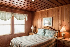 3 bedrooms, internet, bed sheets - Drop Anchor A Dog-Friendly Home with Beach Access (Pawleys Island)