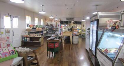 2 miles from NB State Park, James River, hiking trails and trout fishing!