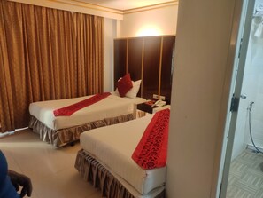 Habitación Deluxe con 1 cama matrimonial o 2 individuales | Escritorio y wifi gratis