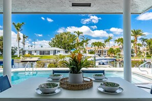 屋外ダイニングエリア