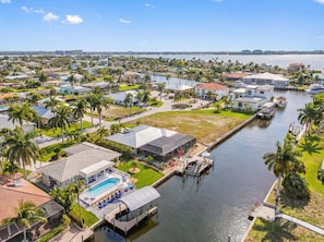 Exterior - Rendezvous in Paradise - Dock, Kayak, Heated Pool -Villa Ocean Palm - Roelens Vacations (Cape Coral)