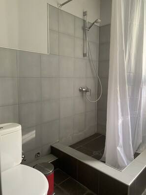 Deluxe Double Room, 1 King Bed | Bathroom | Shower, rainfall showerhead, free toiletries, hair dryer - Hotel Lemi (Mestia)