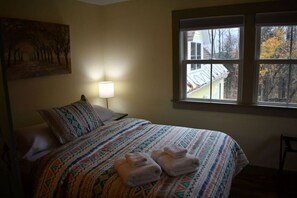 Iron/ironing board, WiFi, bed sheets - Look West / Brook Road Inn (Goshen)