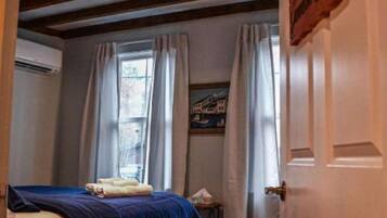 Iron/ironing board, WiFi, bed sheets, wheelchair access