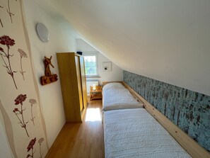 2 Schlafzimmer, Reisekinderbett, kostenloses WLAN