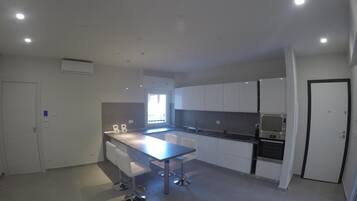 Stovetop, cookware/dishes/utensils