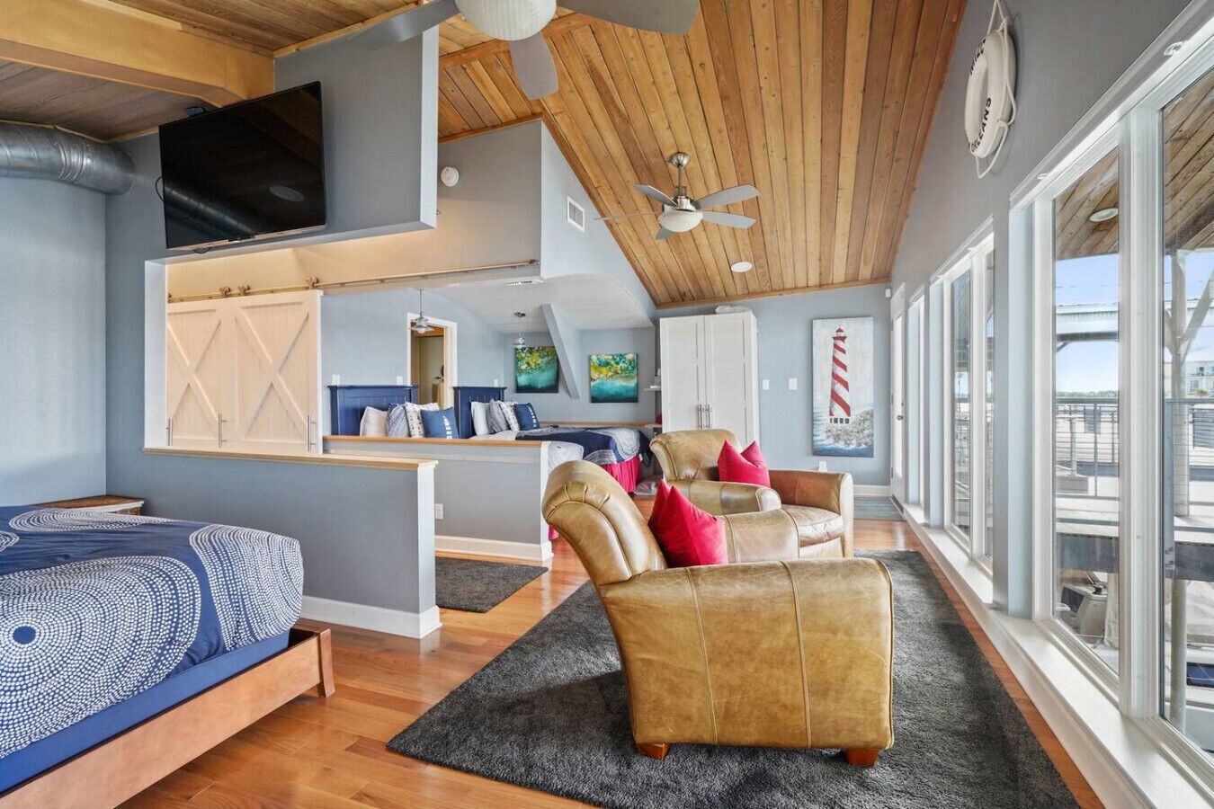 3 chambres, coffres-forts dans les chambres, fer et planche à repasser