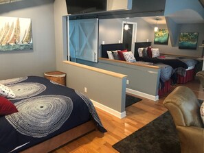 3 bedrooms, in-room safe, iron/ironing board, WiFi