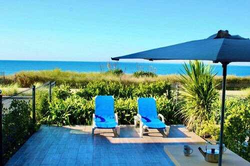 SEAFRONT, Magnificent 180° Sea View, High Standard, Garden and Private Parking