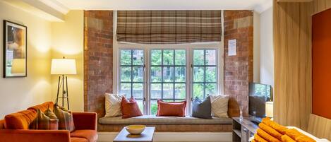 1 bedroom, iron/ironing board, internet, bed sheets