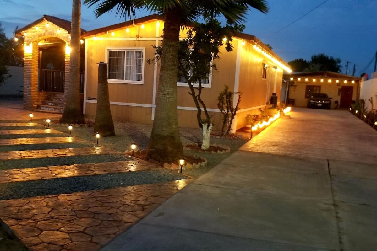 House | 1 bedroom, individually furnished, iron/ironing board, free WiFi