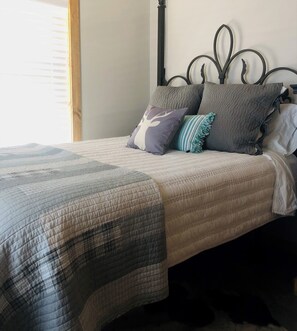 2 bedrooms, iron/ironing board, free WiFi, bed sheets