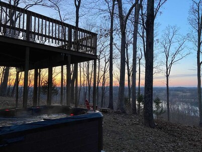 Terra Alta - Incredible River Views and Hot Tub!