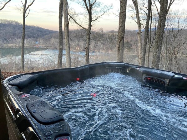 Outdoor spa tub