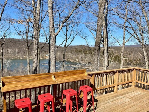 Terra Alta - Incredible River Views and Hot Tub!