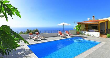 Holiday home for 6 people with private pool