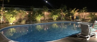 Cape Cabana & Villa/Heated Pool 80 degrees/ Putt Putt Golf/ 5 min walk to Beach!