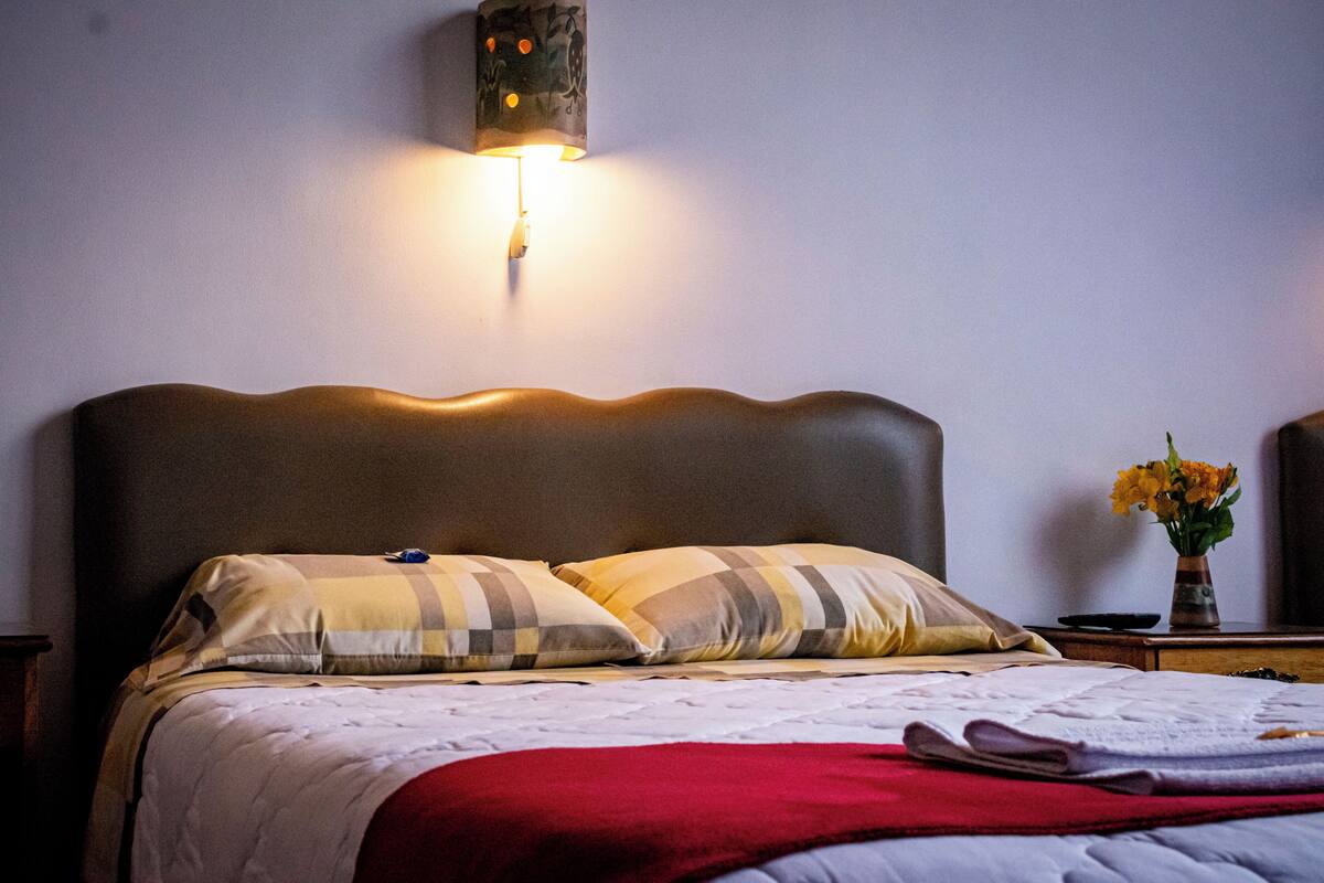 Zimmersafe, Schreibtisch, Verdunkelungsvorhänge, schallisolierte Zimmer