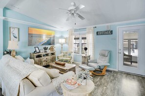 TV - 3BR w/ Sunroom | 1 Level + Limo Golf Cart Avail! | Site MH122 (Myrtle Beach)