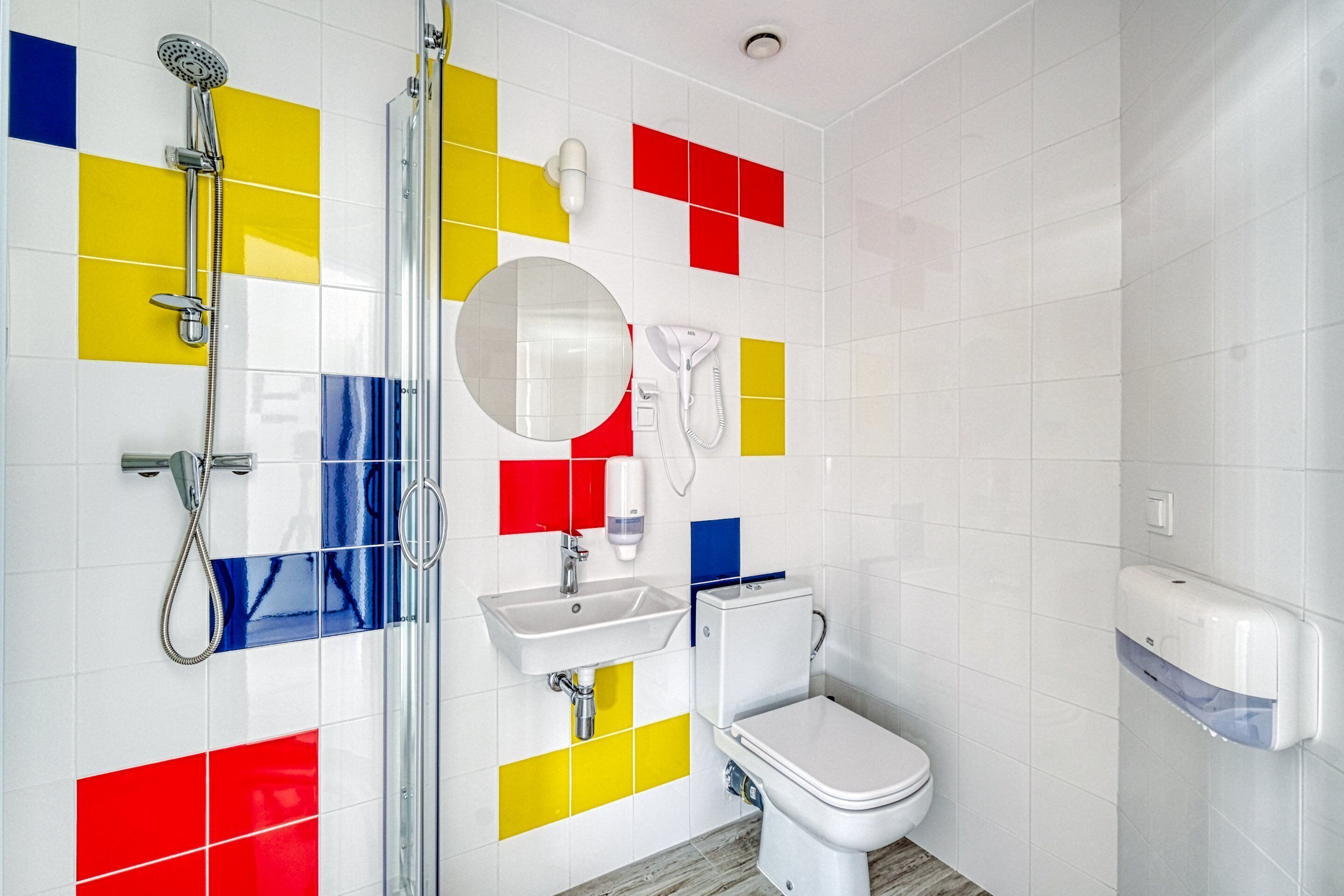 twin room, private bathroom | bathroom | shower, free toiletries, hair dryer, slippers