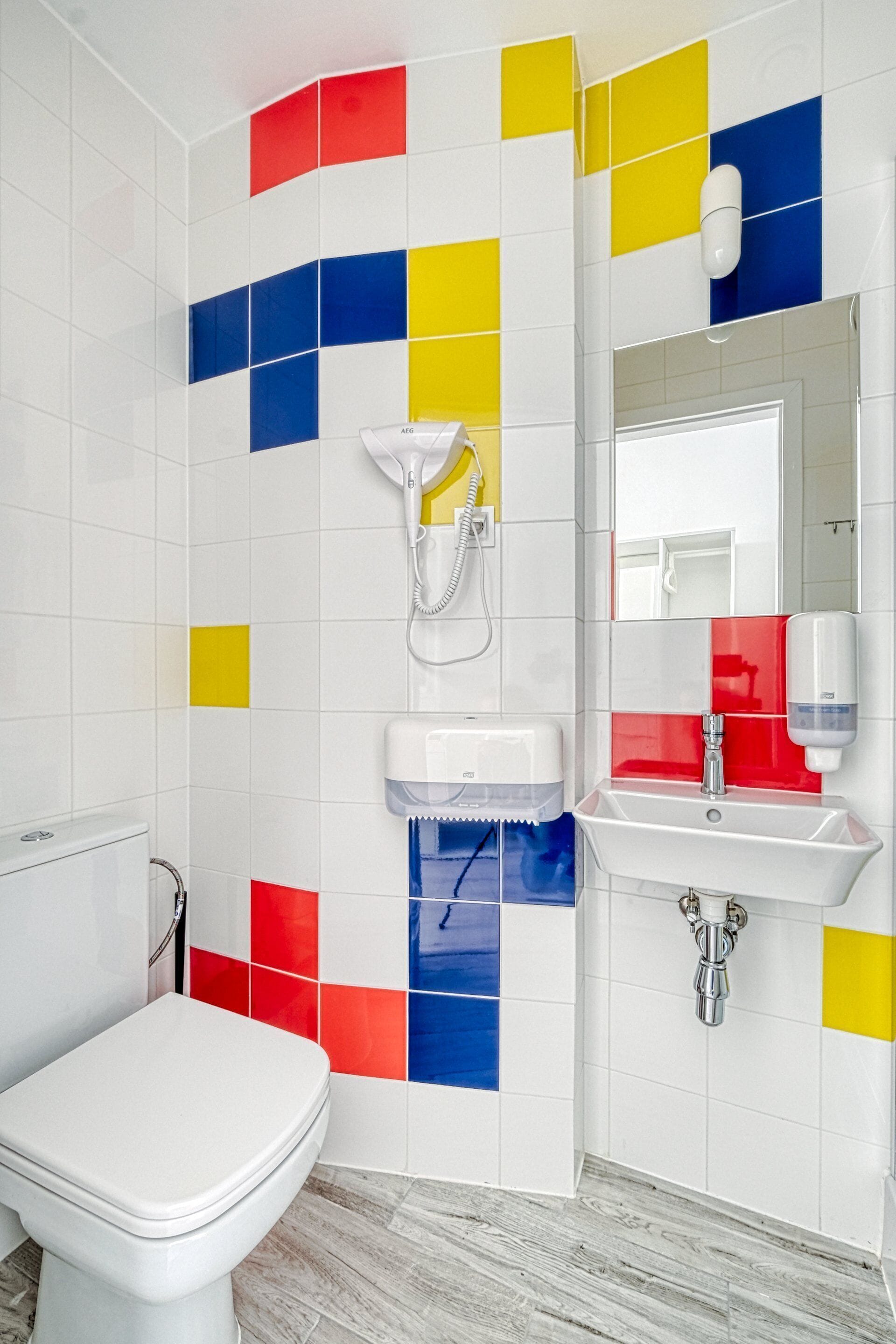 triple room, private bathroom | bathroom | shower, free toiletries, hair dryer, slippers