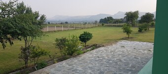 Kallar kahar Country Club Farm house. Lake view from comfort of your house. 3km.